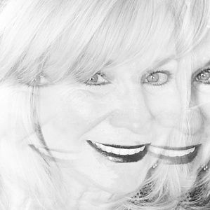 Meet your Posher, Carrie